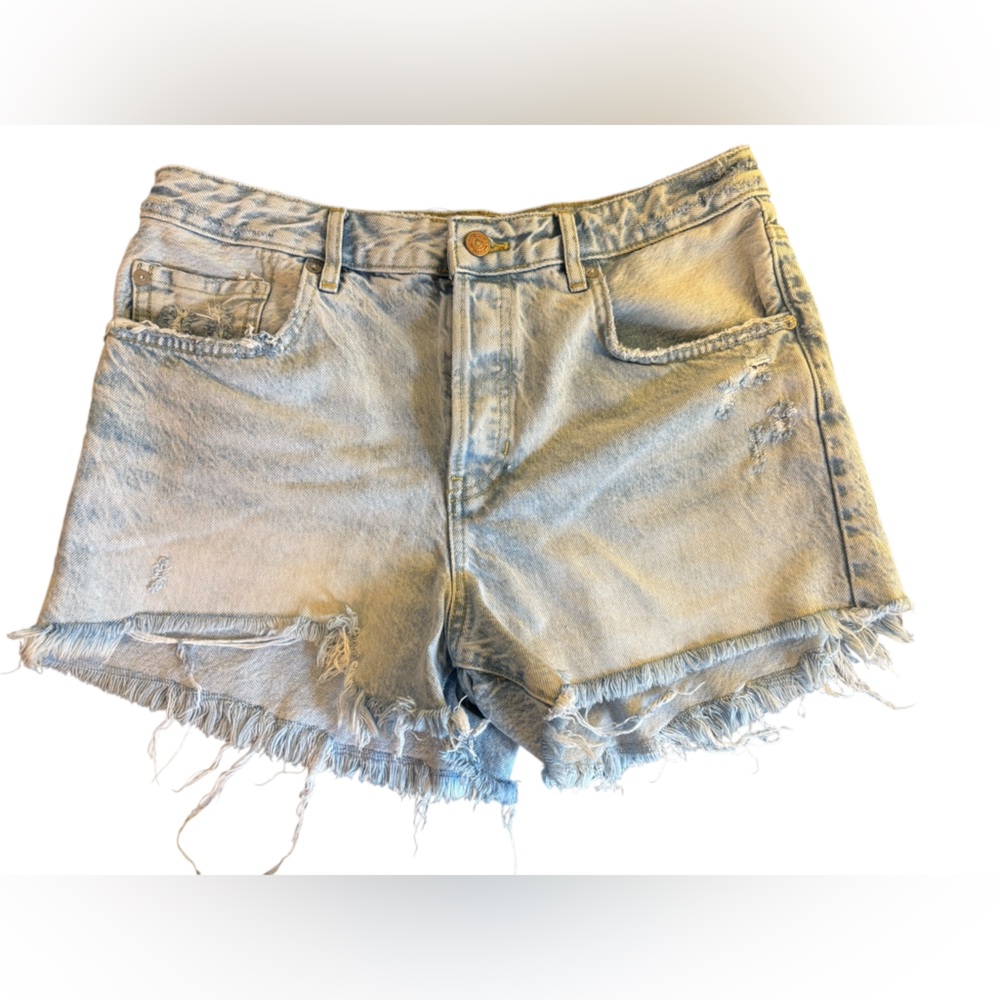 We The Free People Light Wash Distressed Frayed Denim Shorts Women's‎ Size 31